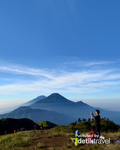 Juara! Cantiknya Gunung Prau di Musim yang Bersahabat Juara! Cantiknya Gunung Prau di Musim yang Bersahabat