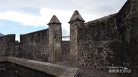 Benteng Kalamata berada di Kelurahan Kayu Merah, Ternate Selatan Benteng Kalamata berada di Kelurahan Kayu Merah, Ternate Selatan