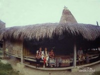 Rumah adat di Desa Pau Sumba Timur Rumah adat di Desa Pau Sumba Timur