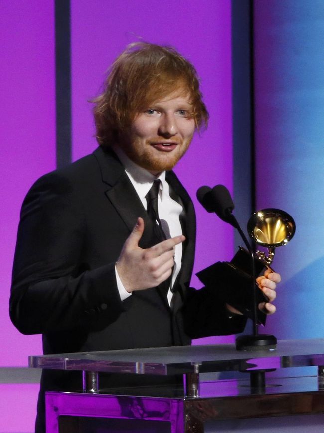 so sweet ed sheeran rela tidak pakai sepatu demi kekasih so sweet ed sheeran rela tidak pakai sepatu demi kekasih