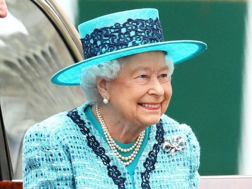 Ratu Elizabeth Selalu Pakai Baju Warna Terang, Alasannya Bikin Terharu Ratu Elizabeth Selalu Pakai Baju Warna Terang, Alasannya Bikin Terharu