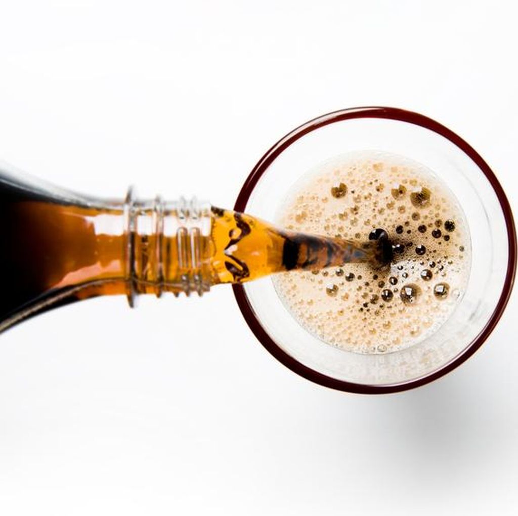Demi Dapatkan Kulit Sawo Matang, Orang-orang Berjemur Pakai Softdrink Demi Dapatkan Kulit Sawo Matang, Orang-orang Berjemur Pakai Softdrink