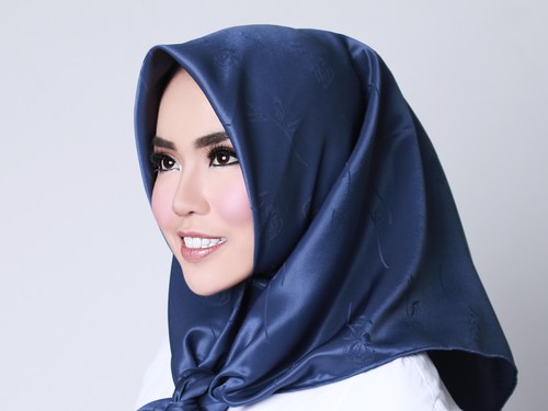 Kisah Jatuh-Bangun Medina, Hijabers Muda yang Raup Miliaran Rupiah Tiap Bulan Kisah Jatuh-Bangun Medina, Hijabers Muda yang Raup Miliaran Rupiah Tiap Bulan