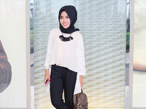 Omzet Miliaran Rupiah per Bulan, Ini Strategi Bisnis Hijabers Muda Medina Zein Omzet Miliaran Rupiah per Bulan, Ini Strategi Bisnis Hijabers Muda Medina Zein