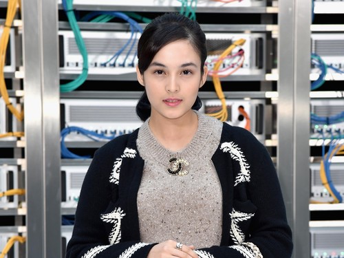 Hadiri Paris Fashion Week, Chelsea Islan Eksis di Fashion Show Chanel Hadiri Paris Fashion Week, Chelsea Islan Eksis di Fashion Show Chanel
