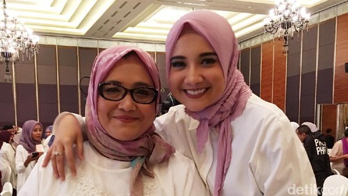 Foto: Ketika Raline Shah Hingga Ria Miranda Berbusana Kompak dengan Ibu Foto: Ketika Raline Shah Hingga Ria Miranda Berbusana Kompak dengan Ibu