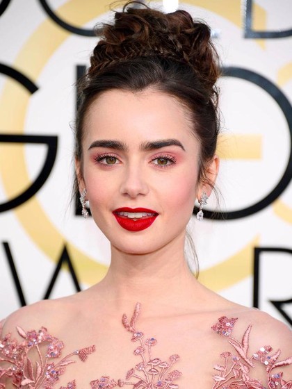 Kulit Lily Collins Dipuji, Seperti Sebuah Kanvas Putih Kulit Lily Collins Dipuji, Seperti Sebuah Kanvas Putih