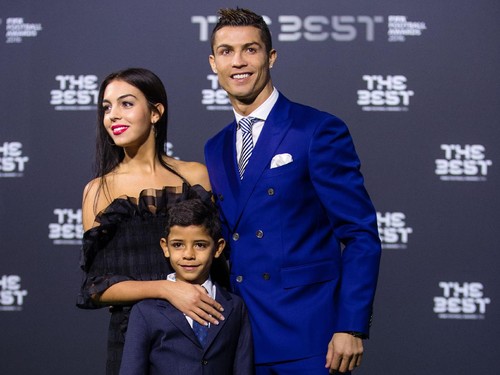 Mengenal Georgina Rodriguez, Model Spanyol Pacar Baru Cristiano Ronaldo Mengenal Georgina Rodriguez, Model Spanyol Pacar Baru Cristiano Ronaldo