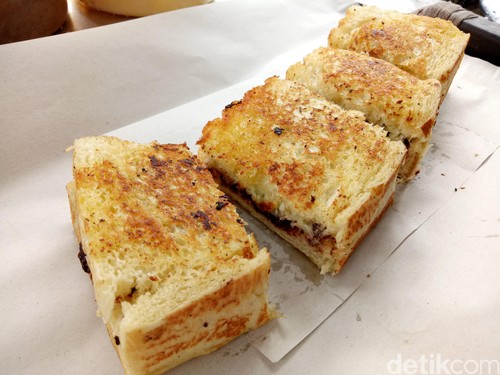 Roti Bakar Aneka Isian yang Legit Harum Roti Bakar Aneka Isian yang Legit Harum