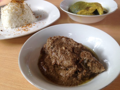 Pocut Dara: Gurih Berempah Bebek Masak Kurma dan Roti Jala Berkuah Kari Pocut Dara: Gurih Berempah Bebek Masak Kurma dan Roti Jala Berkuah Kari