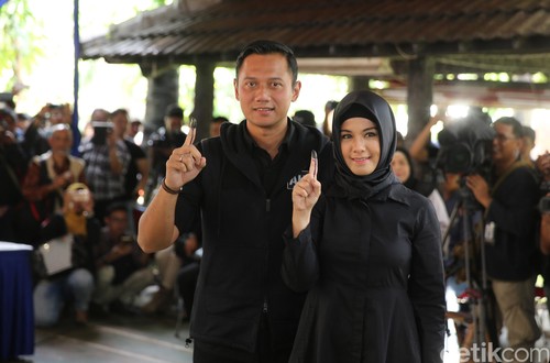 Foto: Momen Cantik Saat Annisa Pohan Berhijab Foto: Momen Cantik Saat Annisa Pohan Berhijab