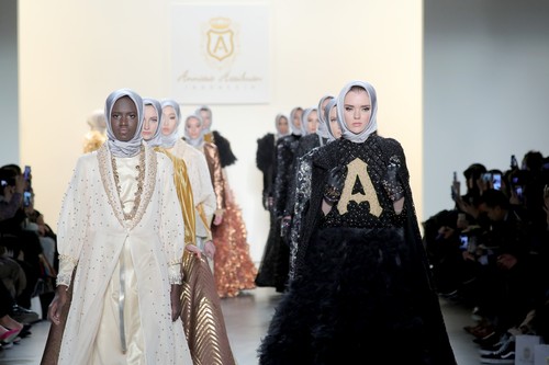 Tepuk Tangan Meriah, Penutup Manis Show Anniesa Hasibuan di New York Tepuk Tangan Meriah, Penutup Manis Show Anniesa Hasibuan di New York
