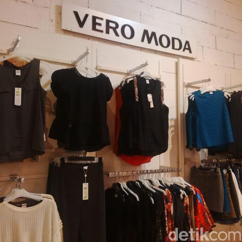 Baju Kerja Diskon 70% di Kuningan City, Blus Mulai dari Rp 150 Ribu Baju Kerja Diskon 70% di Kuningan City, Blus Mulai dari Rp 150 Ribu