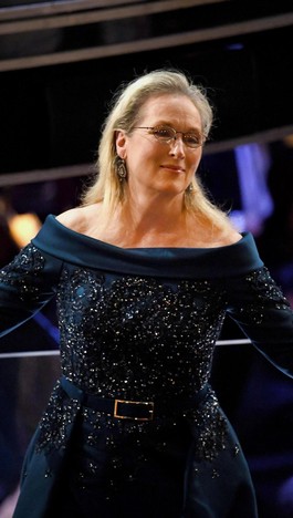 Ini Gaun yang Dipakai Meryl Streep di Oscar Pasca Ribut dengan Chanel Ini Gaun yang Dipakai Meryl Streep di Oscar Pasca Ribut dengan Chanel