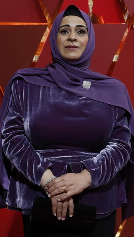 Datang ke Oscar, Pengungsi Suriah Pakai Gaun Karya Desainer Lady Gaga Datang ke Oscar, Pengungsi Suriah Pakai Gaun Karya Desainer Lady Gaga