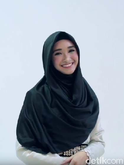 10 Tutorial Hijab Segi Empat Simpel dan Cepat 10 Tutorial Hijab Segi Empat Simpel dan Cepat