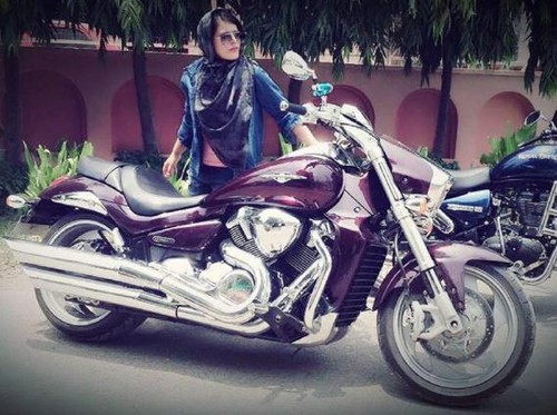 Roshni Misbah, Populer karena Cantik Berkerudung & Hobi Naik Moge Roshni Misbah, Populer karena Cantik Berkerudung & Hobi Naik Moge