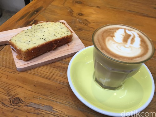 Pigeonhole Coffee: Enaknya Menyesap Caffe Latte Ditemani Banana Lemon Cake Pigeonhole Coffee: Enaknya Menyesap Caffe Latte Ditemani Banana Lemon Cake