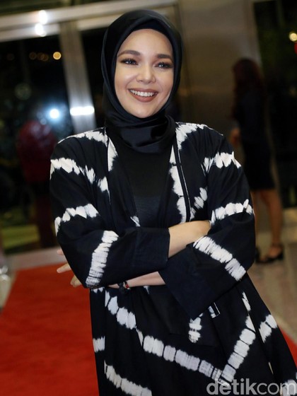 Cerita Haru Dewi Sandra Tentang Kehidupan Muslim di Spanyol Cerita Haru Dewi Sandra Tentang Kehidupan Muslim di Spanyol