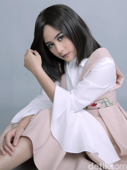 Ini Komentar Fans yang Suka Bikin Prilly Latuconsina Baper Ini Komentar Fans yang Suka Bikin Prilly Latuconsina Baper