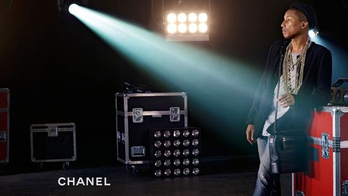 Pharrell Williams Jadi Pria Pertama Untuk Model Tas Chanel Pharrell Williams Jadi Pria Pertama Untuk Model Tas Chanel