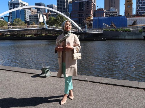 Foto: OOTD Saat Traveling ala Dian Pelangi dan Barli Asmara Foto: OOTD Saat Traveling ala Dian Pelangi dan Barli Asmara