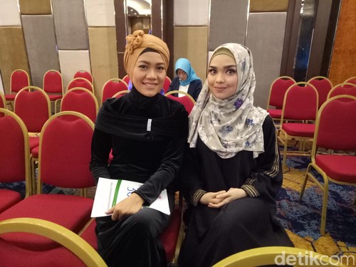 Ritual Peserta Sunsilk Hijab Hunt Palembang Sebelum Tampil di Audisi Kedua Ritual Peserta Sunsilk Hijab Hunt Palembang Sebelum Tampil di Audisi Kedua