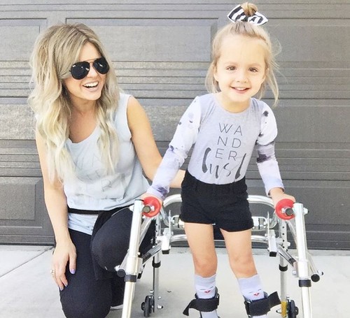 Finley, Balita Pengidap Cerebral Palsy yang Fashionable dan Selalu Ceria Finley, Balita Pengidap Cerebral Palsy yang Fashionable dan Selalu Ceria