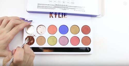 Merusak Makeup dan Di-posting di YouTube Jadi Tren Ngevlog Baru? Merusak Makeup dan Di-posting di YouTube Jadi Tren Ngevlog Baru?