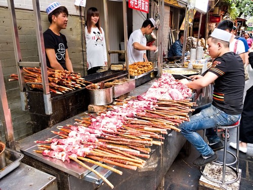 Chuan, Sate Domba yang Populer Sebagai Jajanan Kaki Lima di China Chuan, Sate Domba yang Populer Sebagai Jajanan Kaki Lima di China