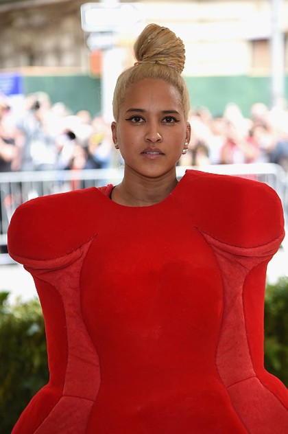 Foto: Berkostum Merah, Istri Pharrell Dibilang Mirip Teletubbies Foto: Berkostum Merah, Istri Pharrell Dibilang Mirip Teletubbies