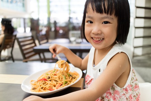 Kalau si Kecil Tak Mau Makan Nasi, Buatkan Saja Mie Enak dengan Panduan Ini Kalau si Kecil Tak Mau Makan Nasi, Buatkan Saja Mie Enak dengan Panduan Ini