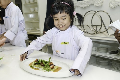 Sambil Belajar Memasak si Kecil Juga Bisa Memanjakan Ibu Sambil Belajar Memasak si Kecil Juga Bisa Memanjakan Ibu