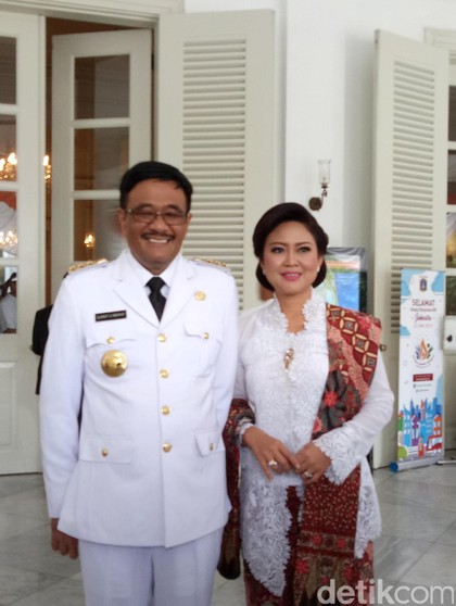 Happy Djarot Cantik Berkebaya Putih saat Pelantikan Gubernur DKI Happy Djarot Cantik Berkebaya Putih saat Pelantikan Gubernur DKI