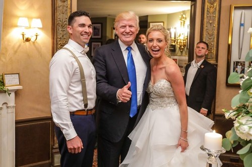 Ketika Donald Trump Jadi Tamu Tak Diundang di Pernikahan Ini Ketika Donald Trump Jadi Tamu Tak Diundang di Pernikahan Ini