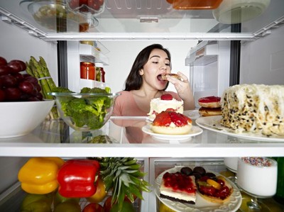 Terbangun Tengah Malam dan Lapar? Ini Efek Negatif Makan Larut Malam Terbangun Tengah Malam dan Lapar? Ini Efek Negatif Makan Larut Malam