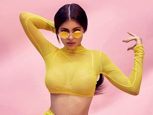 Ekspansi Bisnis, Kylie Jenner Kini Jualan Kacamata Ekspansi Bisnis, Kylie Jenner Kini Jualan Kacamata