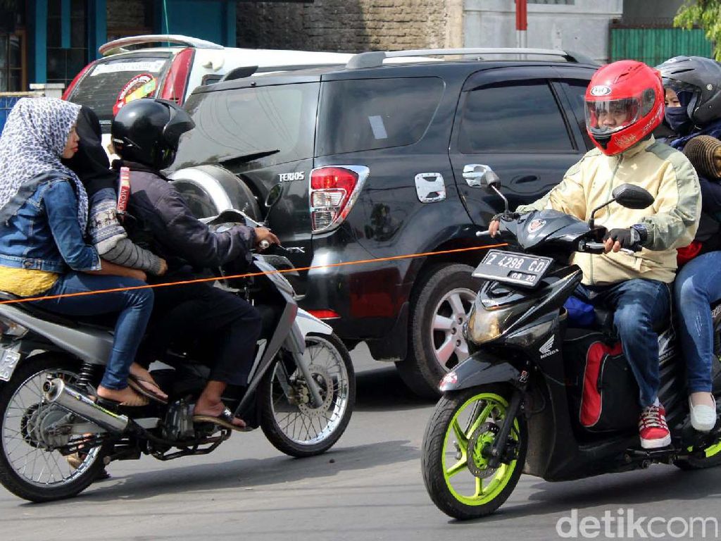 Pemudik Masih Padati Jalur Kadungora-Leles Pemudik Masih Padati Jalur Kadungora-Leles