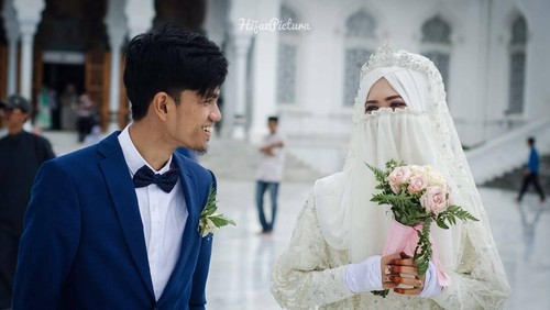 Foto Kemesraan Muzammil Hasballah & Sonia Saat Honeymoon Bikin Netizen Iri Foto Kemesraan Muzammil Hasballah & Sonia Saat Honeymoon Bikin Netizen Iri