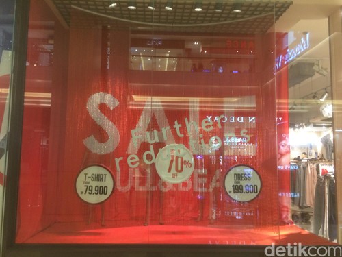 Pull & Bear Diskon Hingga 70%, T-shirt Mulai dari Rp 170 Ribu Pull & Bear Diskon Hingga 70%, T-shirt Mulai dari Rp 170 Ribu