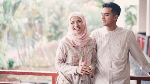 Ini yang Bikin Istri Ricky Harun Mantap untuk Hijrah Ini yang Bikin Istri Ricky Harun Mantap untuk Hijrah
