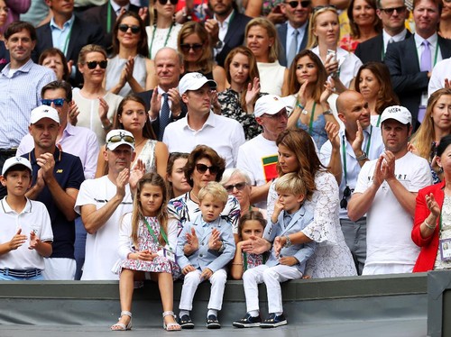 Cute! Anak Kembar Roger Federer Kompak Pakai Blazer di Final Wimbeldon Cute! Anak Kembar Roger Federer Kompak Pakai Blazer di Final Wimbeldon