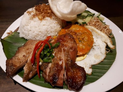 Saigon Delight: Nikmatnya Broken Rice Berlauk Komplet dan Sandwich Ayam Serai yang Wangi Saigon Delight: Nikmatnya Broken Rice Berlauk Komplet dan Sandwich Ayam Serai yang Wangi