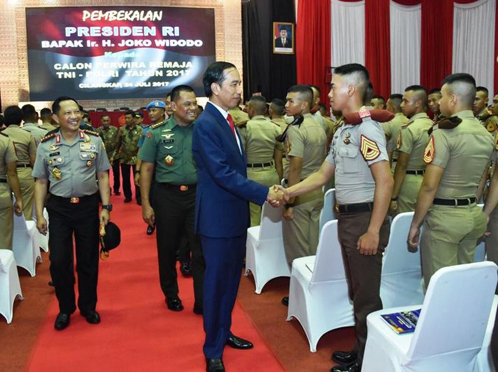 Jokowi Beri Pembekalan Capaja TNI-Polri Jokowi Beri Pembekalan Capaja TNI-Polri