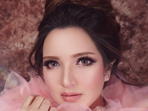Foto Luna Maya Hingga Nia Ramadhani Dandan Secantik Barbie Foto Luna Maya Hingga Nia Ramadhani Dandan Secantik Barbie