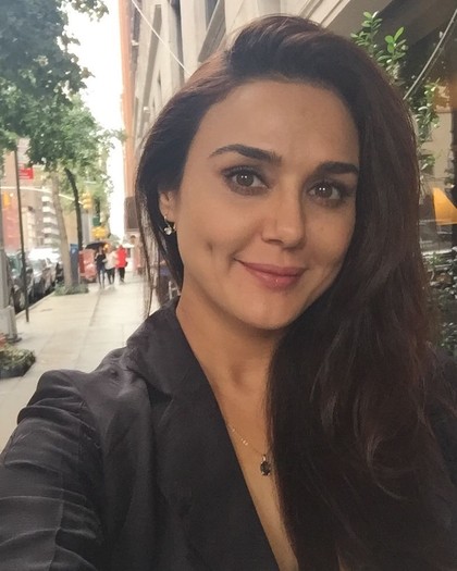 Foto: Pesona Preity Zinta yang Masih Imut di Usia 42 Tahun 