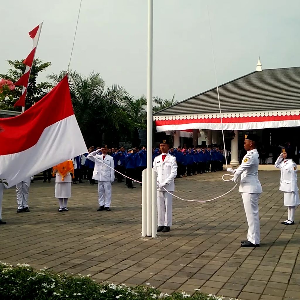 Alasan untuk Tak Perlu Cemaskan Risiko Kanker Kulit Saat Upacara 17-an Alasan untuk Tak Perlu Cemaskan Risiko Kanker Kulit Saat Upacara 17-an