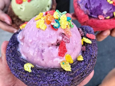 Es Krim Ubi di Dalam Ube Churro Bowl Ini Legit Dingin dan Instagrammable Es Krim Ubi di Dalam Ube Churro Bowl Ini Legit Dingin dan Instagrammable